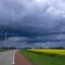 Wegen Wolken Molens Chemie en Mosterd in de bloei.Clouds,roads,mills,chemical industries,and blooming mustard fields.