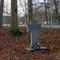Fusillade Monument, Een paar honderd meter buiten het dorp Spier, in de richting van Beilen, in een stukje bos tussen de snelweg A28 en de Moraineweg staat een stenen kruis, dat herinnert aan de 21 burgers, die werden opgepakt door de Duitsers en werden g